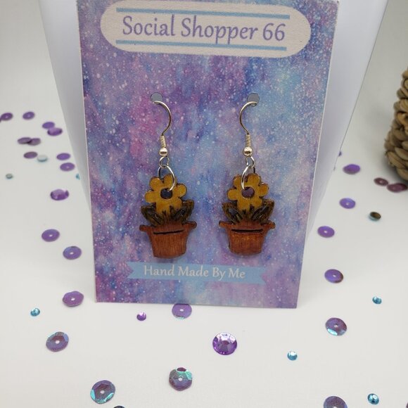 Hand Made Earrings Pot With Flower - Picture 3 of 3